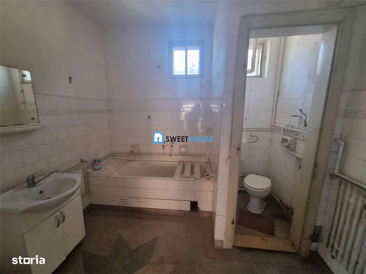 Casa de vanzare  cu 4 camere si anexe  in Fagaras.-7