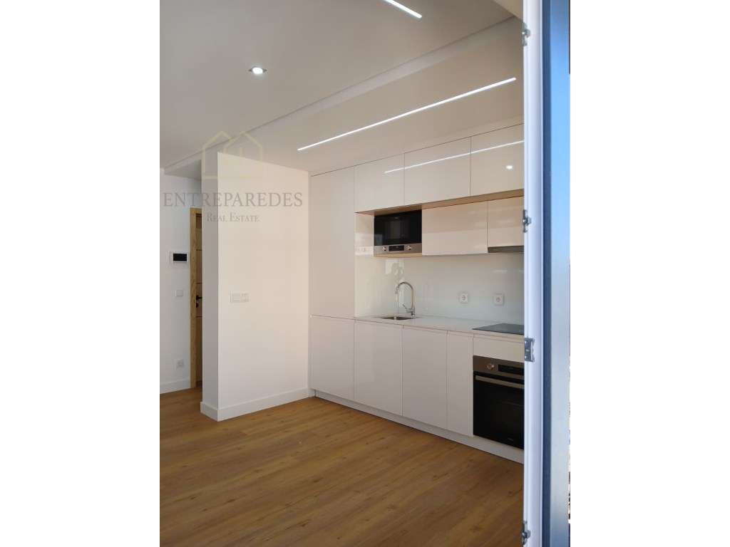 Apartamento T1 com varanda para comprar no centro do Porto - Grande imagem: 3/17