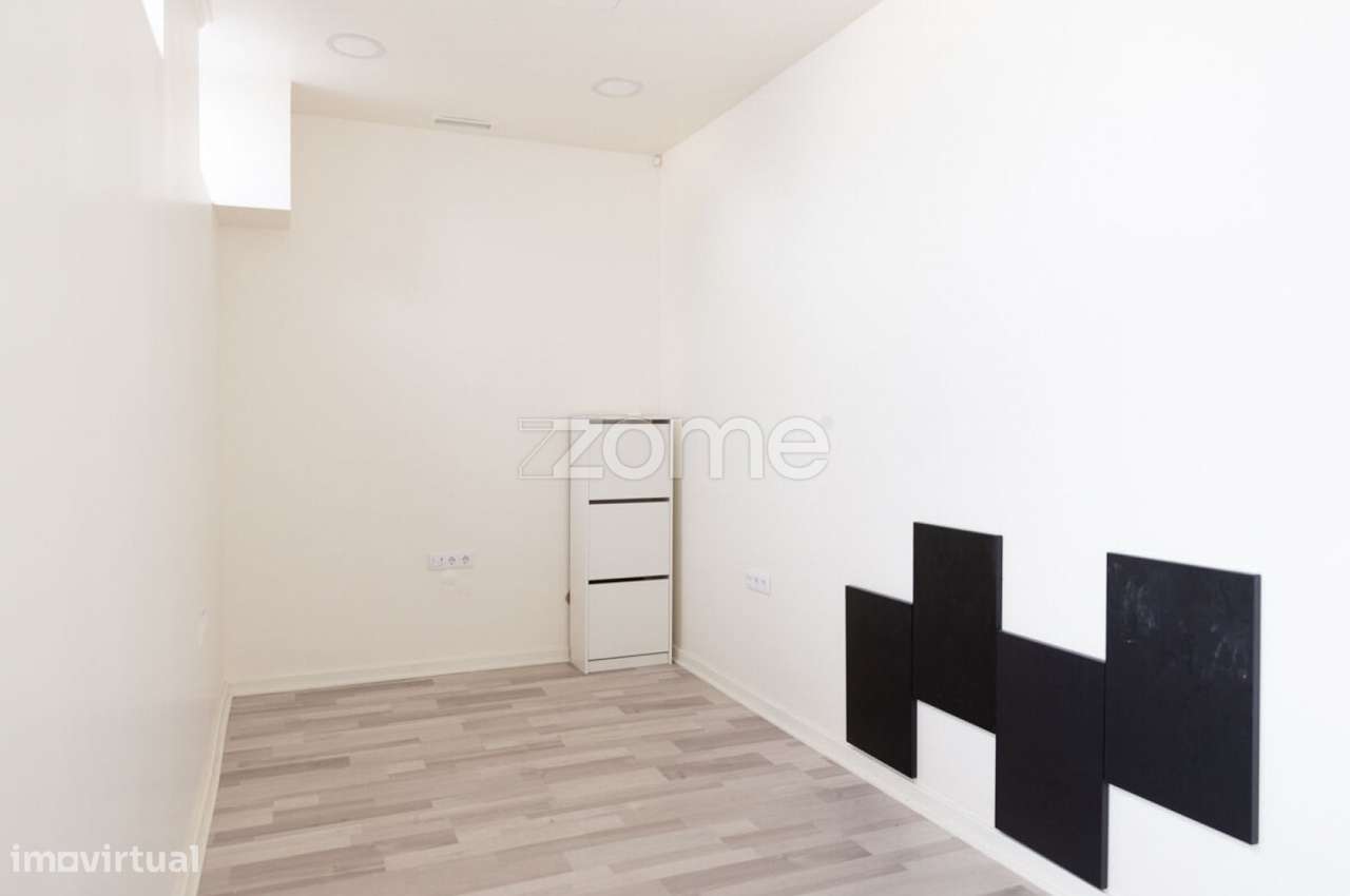 Trespasse de Loja Renovada na Rua da Boavista – Porto - Grande imagem: 4/15