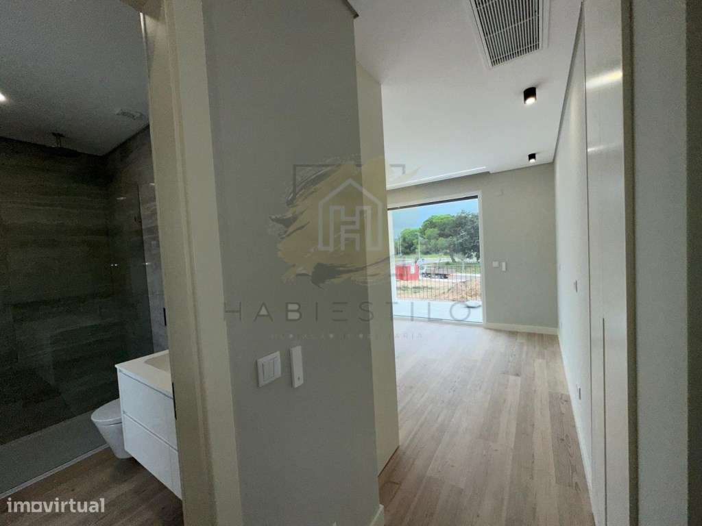 Moradia V4 com excelentes acabamentos-30