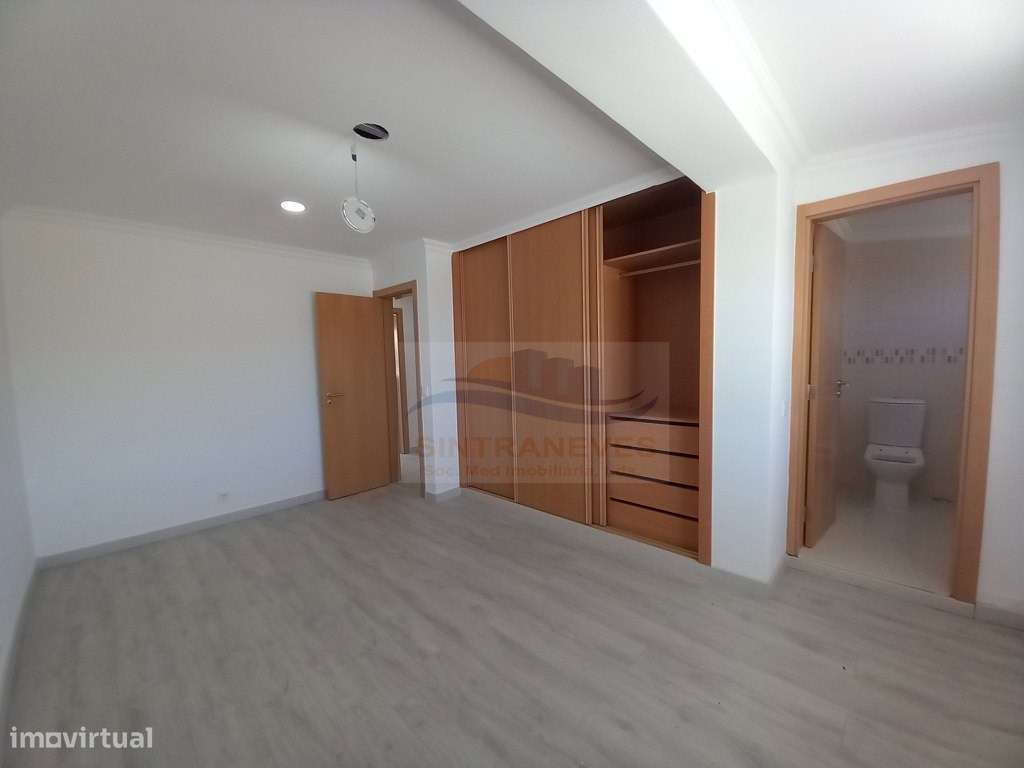 Moradia T3+T3 totalmente remodelada, com terraço, 4 casas de banho,...-27