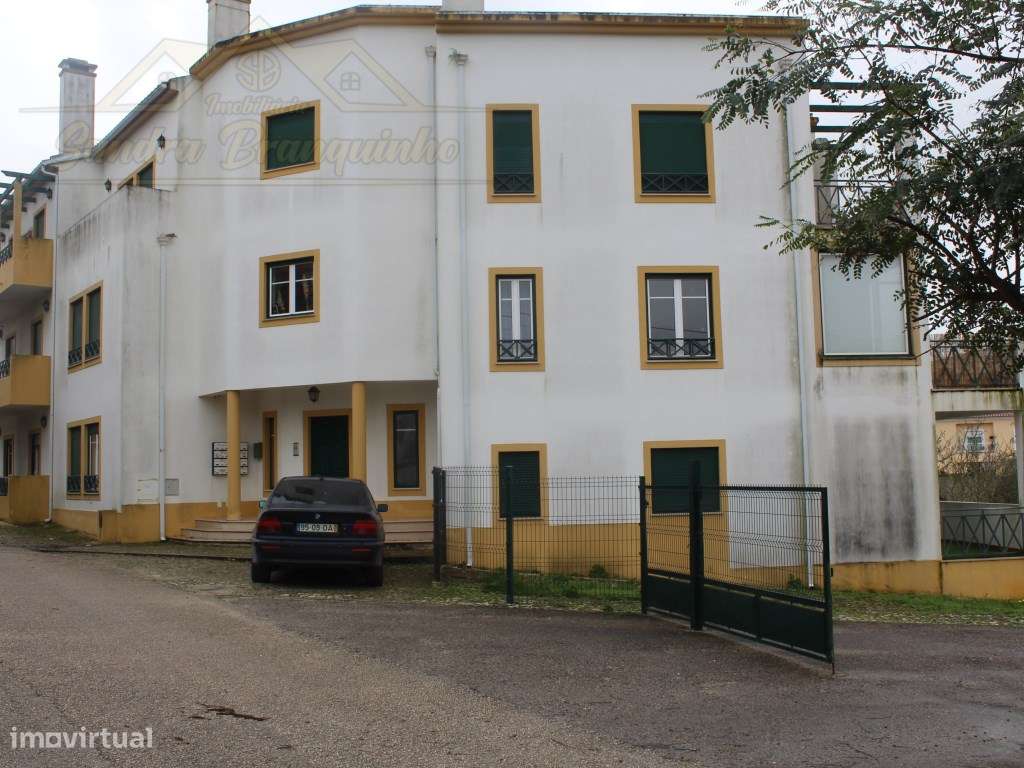 Apartamento T2 com garagem a 10min da praia-49