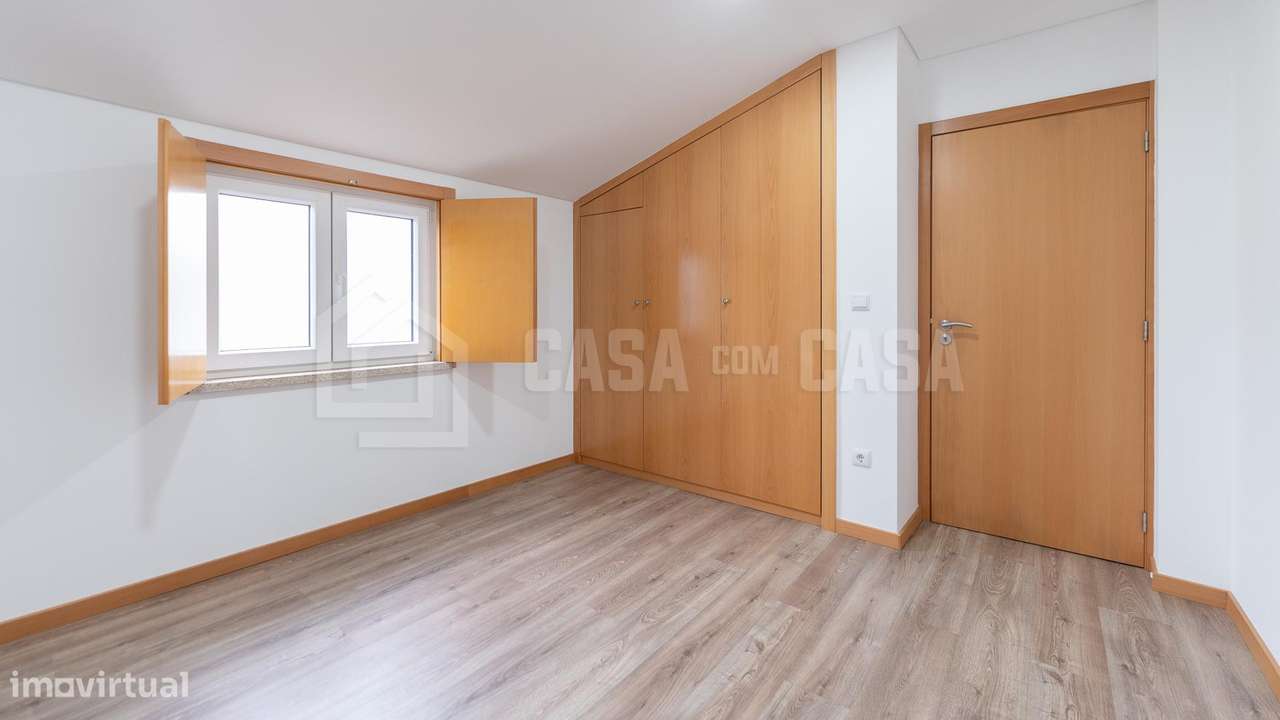 Moradia V3 Remodelada em Gumiei-9