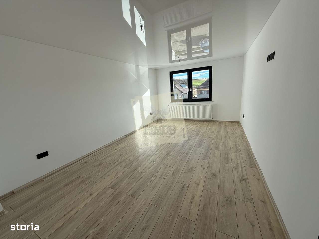 Casa cu 4 camere si 3 bai pretabila birouri in Sura  Mare - Imagine principală: 4/10