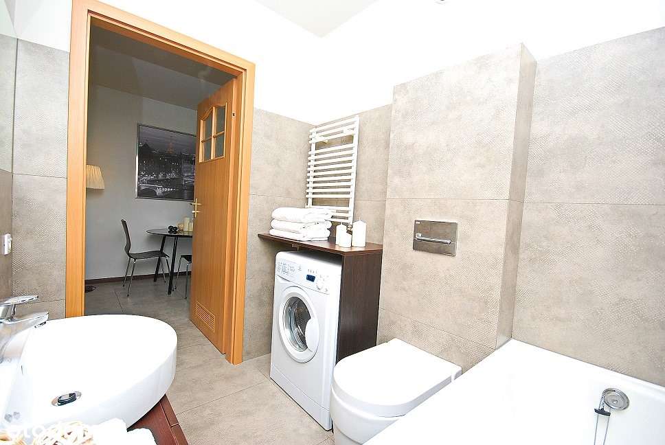 Blok z 2008r blisko Uniwersytetu WSB ochrona monitoring-7