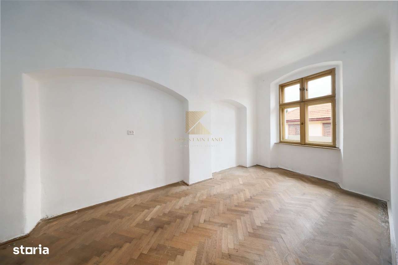 Locație rară în Brașov: ideal pentru regim hotelier sau business-16