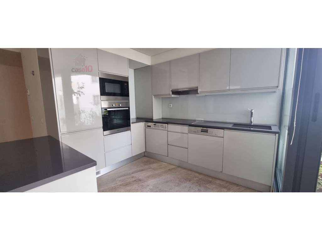 Maravilhoso T1 para arrendar no Palácio Mesquitela, no Chiado - Grande imagem: 5/18