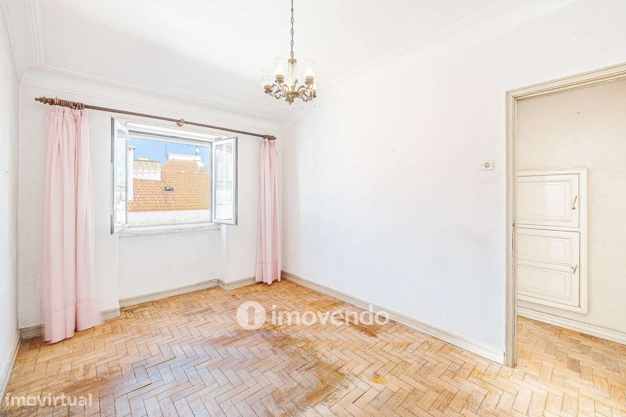 Apartamento T2 com duas varandas, na Graça, em Lisboa-24
