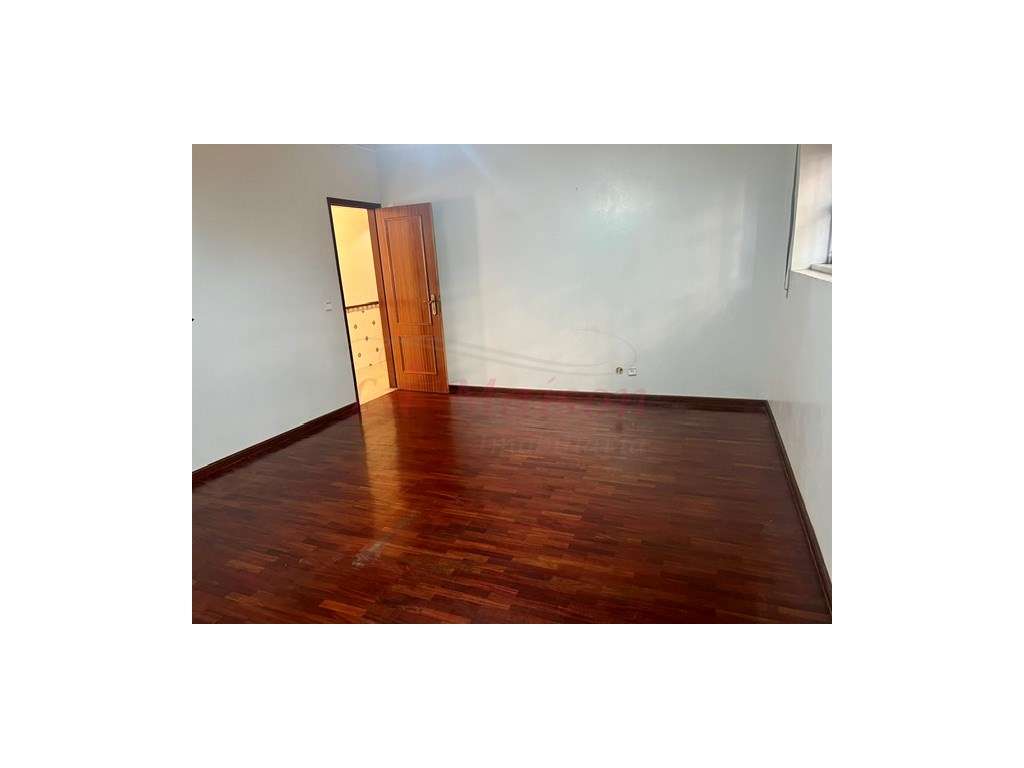 Apartamento T2 na Tapada das Mercês-15