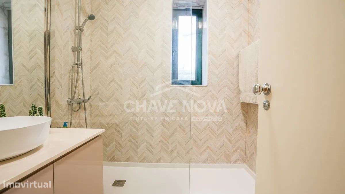 T2 Renovado c/ Lugar de Garagem na Alameda Jardins da Arrábida-22