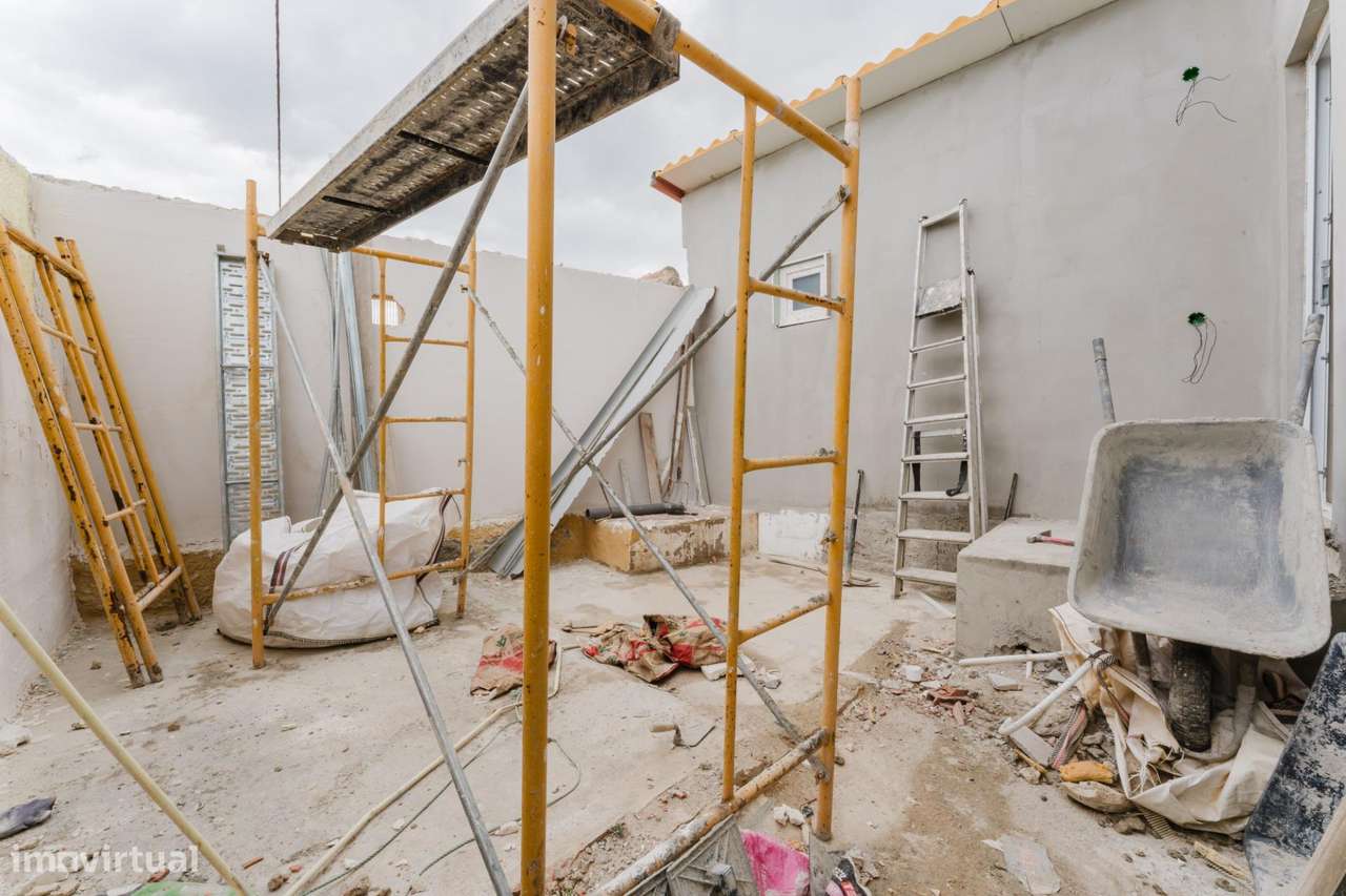 Moradia T2 em Obra Bruta | Aldeia da Moçarria | 15 min de Santarém-1