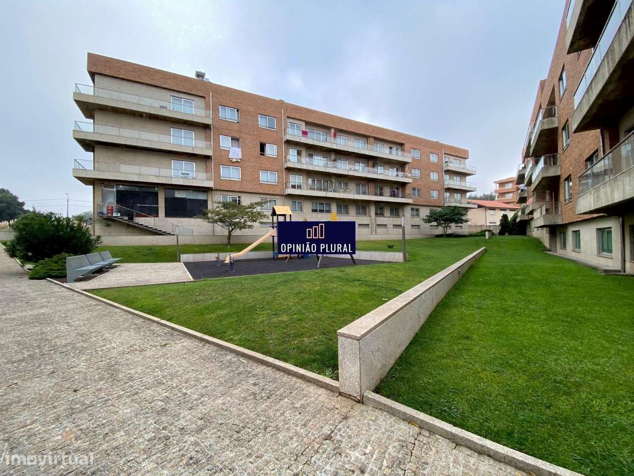 T2 de Luxo com Varandas e Garagem Dupla em S. Félix da Marinha-18