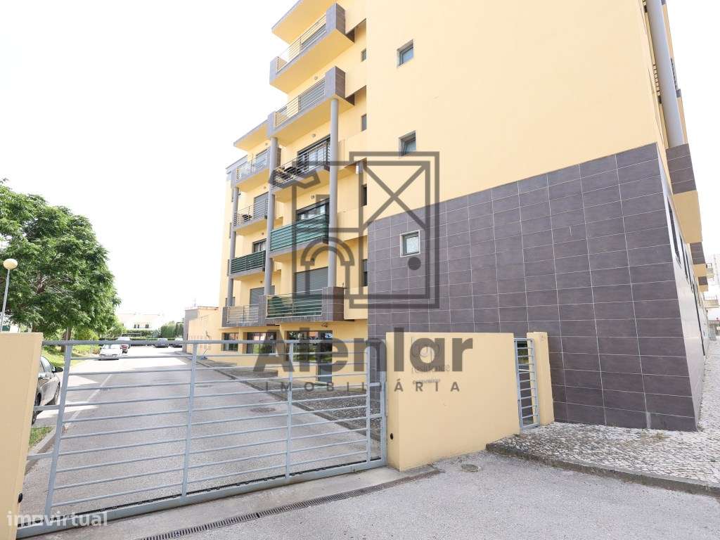 T2 no Carregado - Condominio Fechado-24