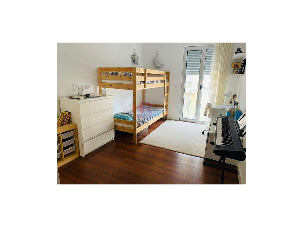Apartamento T3 em Condomínio Fechado com Garagem e Jardim em Santo ...-7