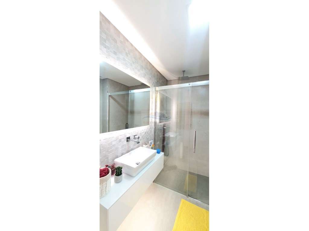 T3 de luxo e requinte com 3 WCS e Garagem nas Lezírias do Infantado-19