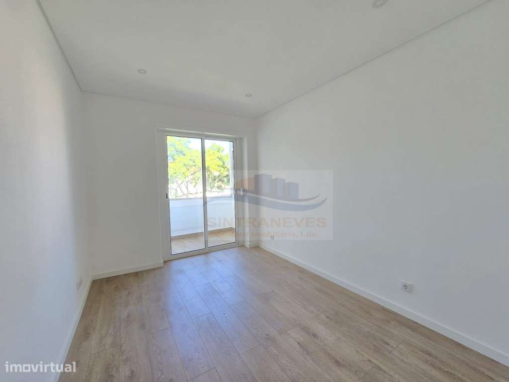 Fantástico T1+2 totalmente remodelado 1. andar com um quintal/terra... - Grande imagem: 5/19