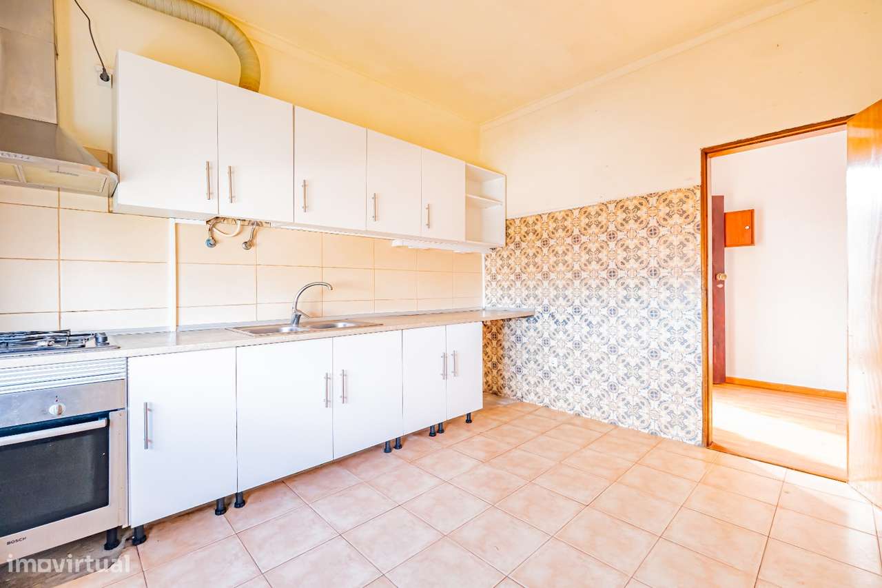 Moradia Bi-familiar T2 + T3 na Quinta do Conde - Grande imagem: 3/60