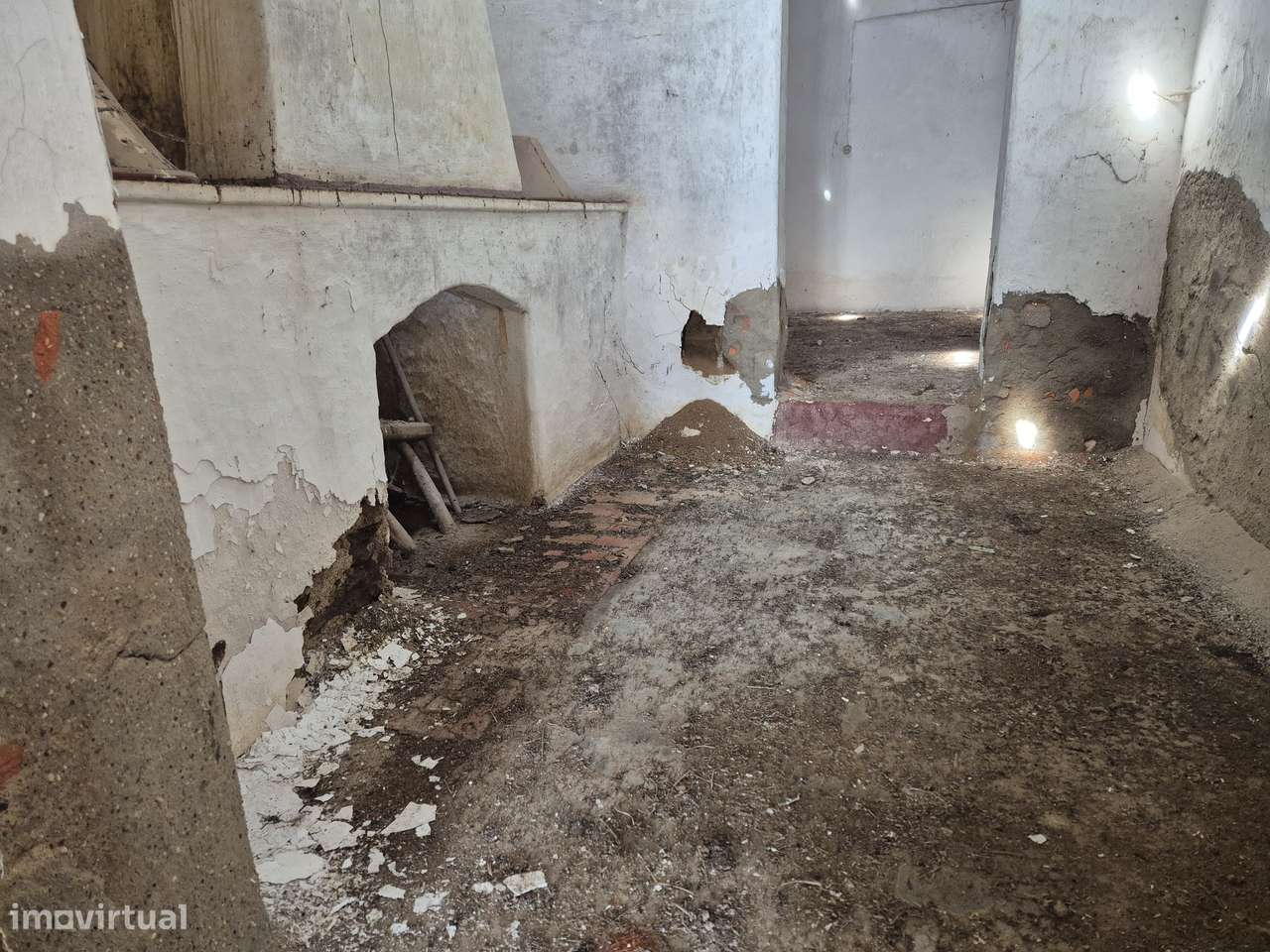 2 moradias terreas com terreno separado na Corte Zorrinho-Almodovar-8