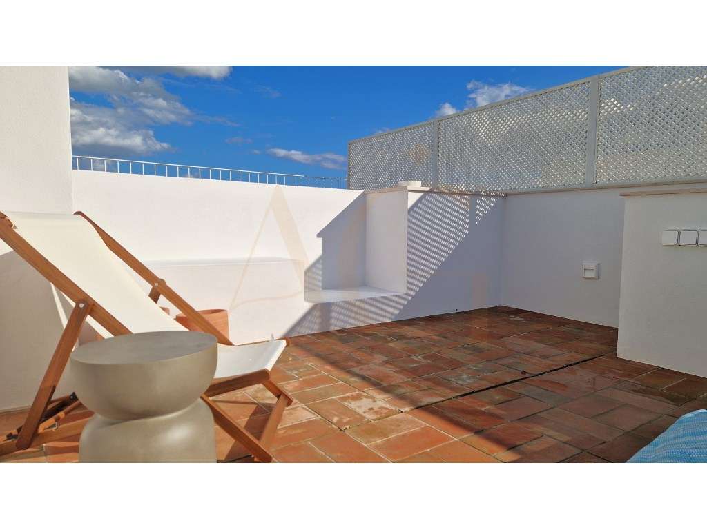Moradia T3 de luxo no centro de Tavira com piscina e garagem privada-24