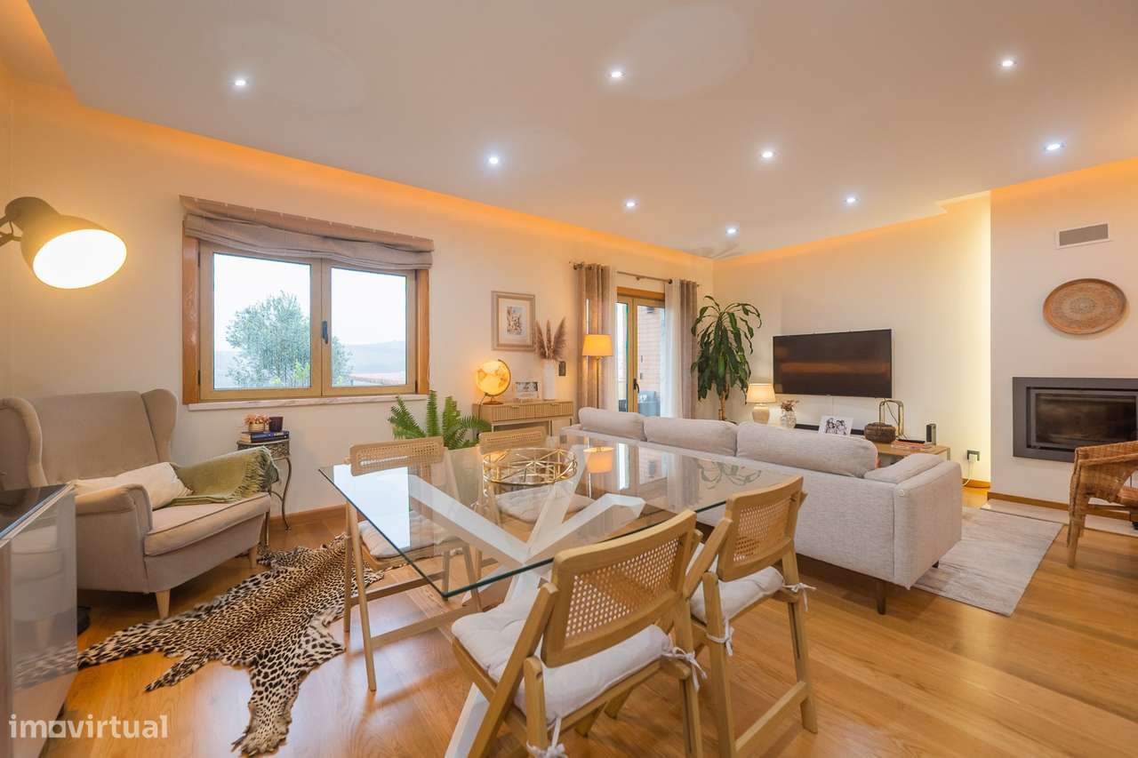 Moradia T-4+1 em Agualva Cacém-23