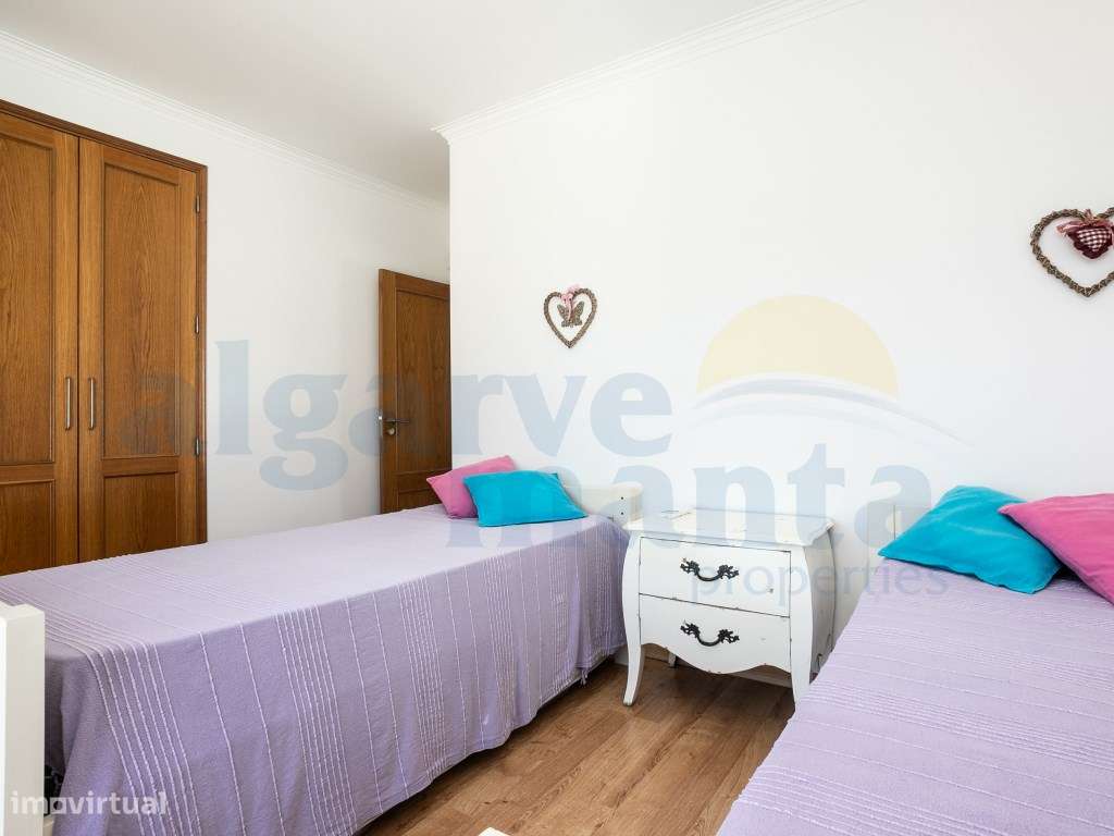 Moradia geminada T3 com Piscina Privada e Garagem - Praia da Lota-28