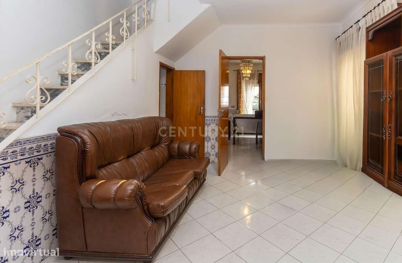 Oportunidade unica...  três assoalhadas e sótão!-12