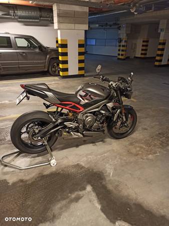 Triumph Street Triple - 1