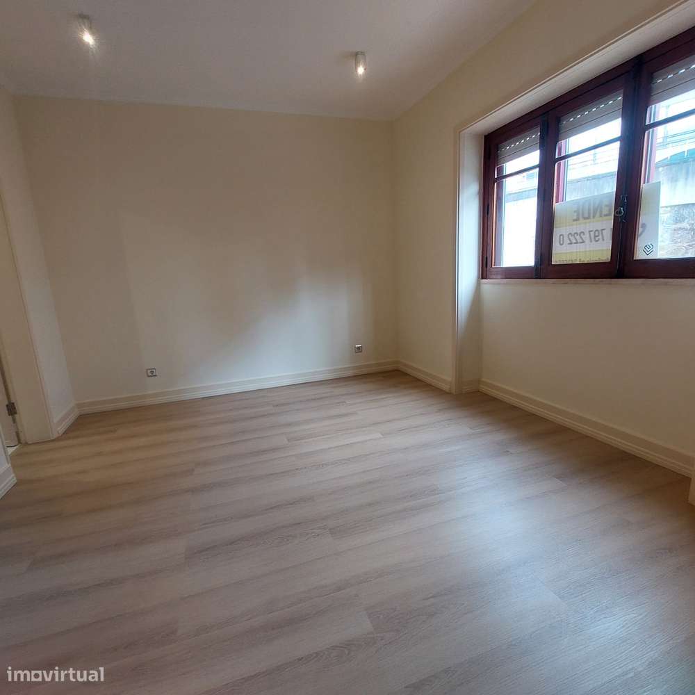 Apartamento T4 com 3 casas de banho e garagem-20