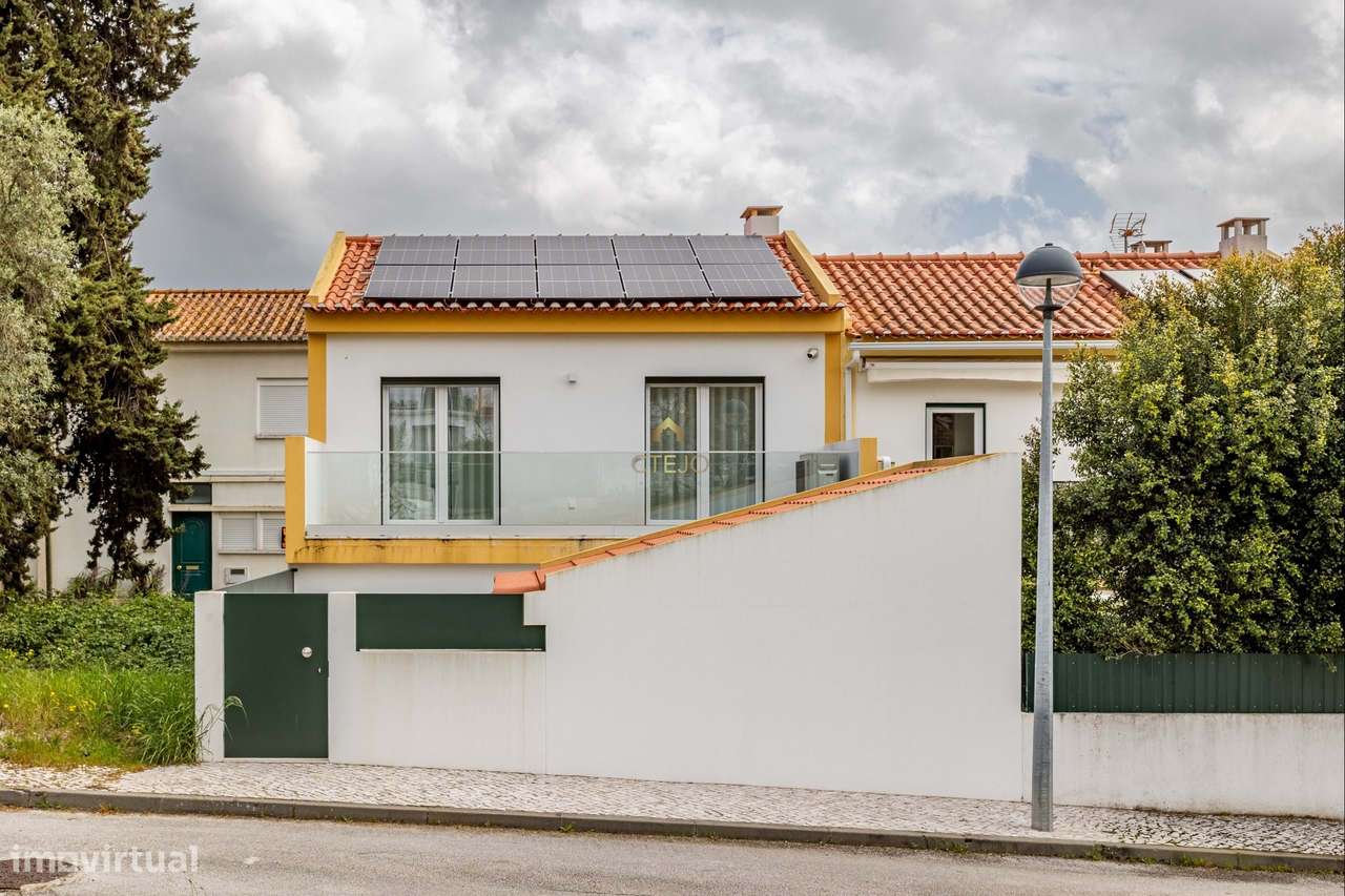 Moradia T2 Moderna com Pátio, Varanda e Chão Radiante – Bairro da Petr-32