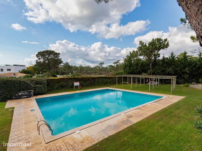 Moradia geminada T4 na Prestigiada Zona de Soltroia Rio-34