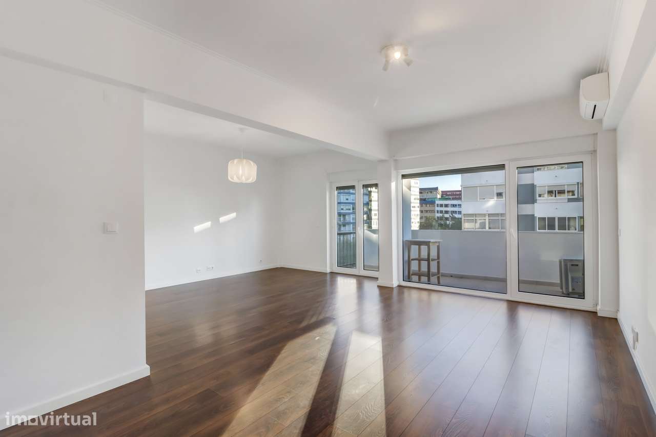 Apartamento T3 na Praceta Professor Doutor José Sebastião e Silva - Grande imagem: 4/25