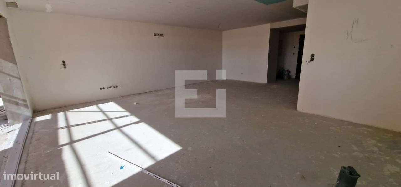 Apartamento T3+1 c/ varanda garagem e arrumos em condomínio c/ ginásio - Grande imagem: 5/43