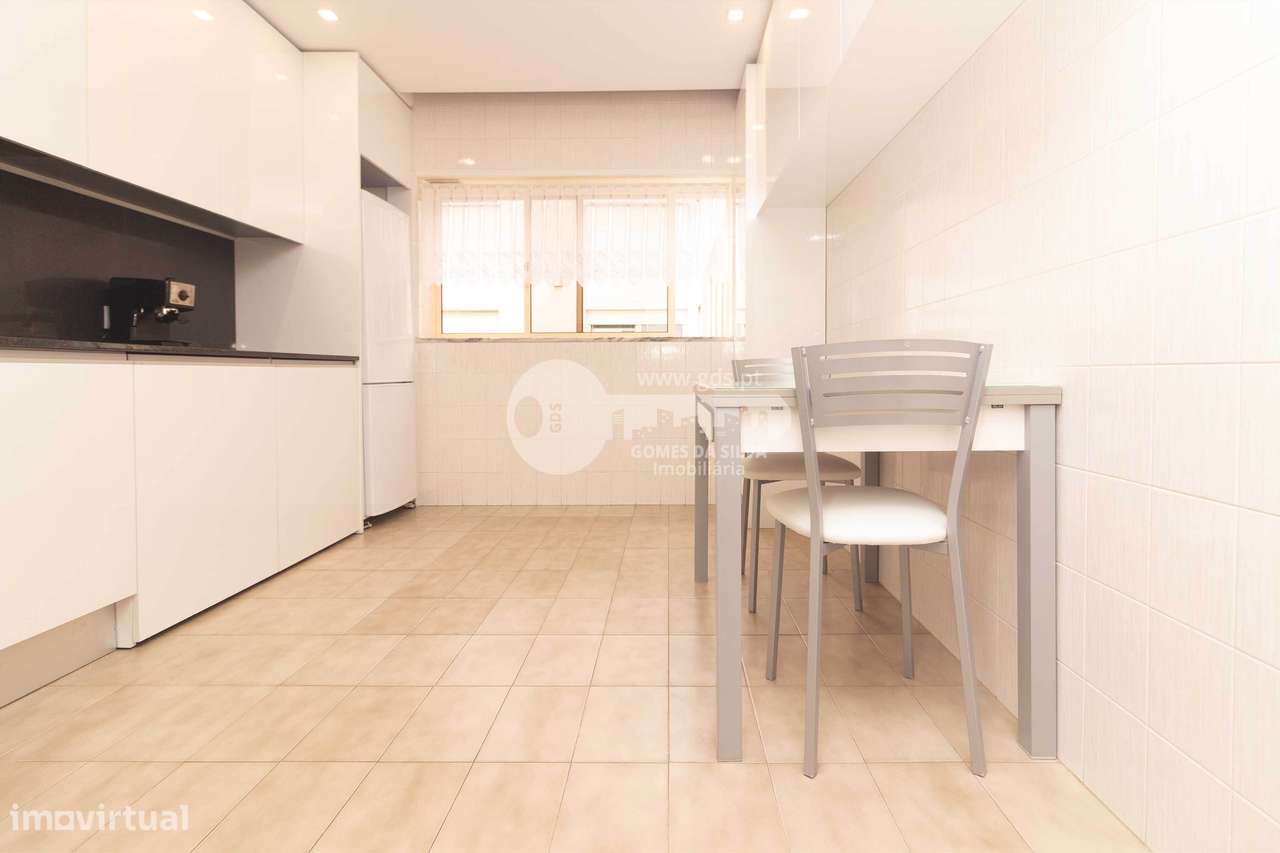 Apartamento T3 c/ lugar de garagem - Edifício do Galo-11