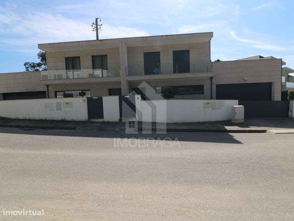 Venda Moradia Geminada T3, em Esporões, Braga-46