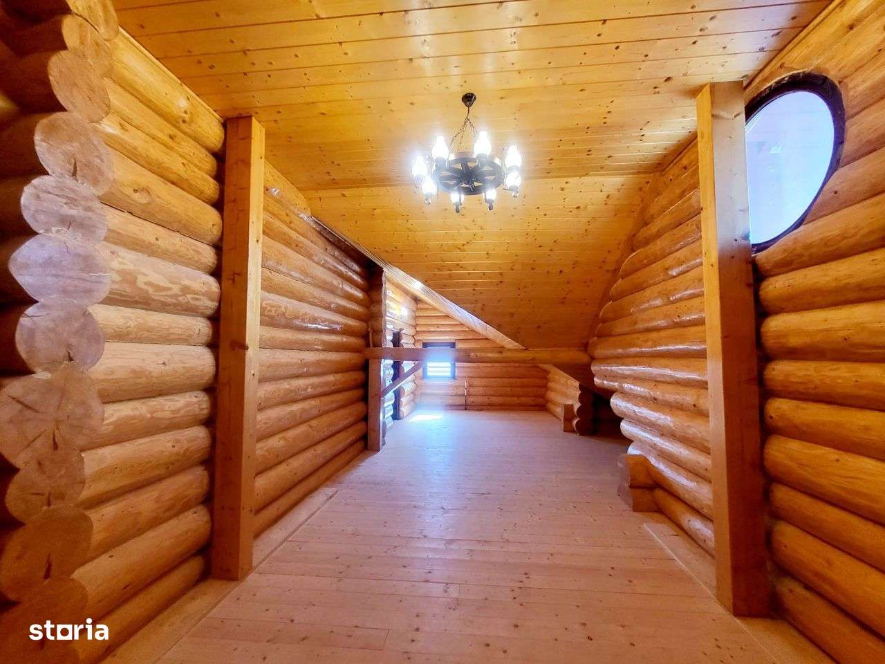 Vila de vanzare , superba ,din busteni si piatra ! - Imagine principală: 5/10