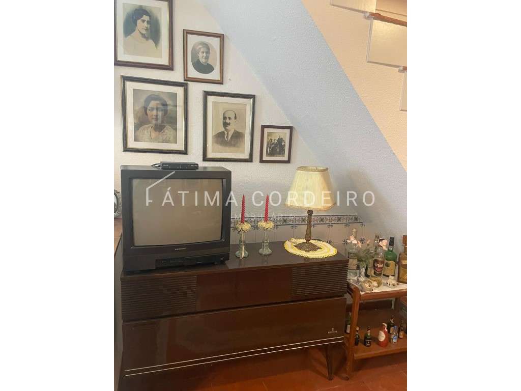 Excelente Moradia T2 no Centro Histórico de Santarém-5