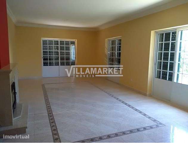 Moradia V3 da banca situada na Urbanização Quinta Vale Verde em Benave-3