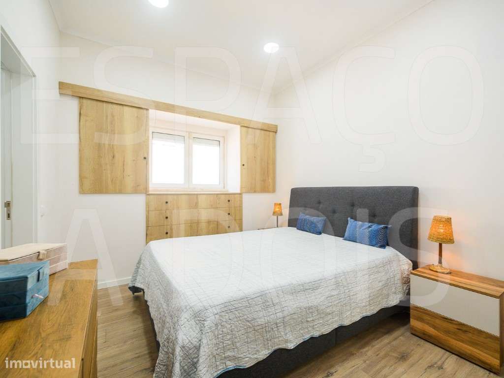 Amadora Centro | T3 Remodelado com 2 Suites e um Fantástico Logrado...-36