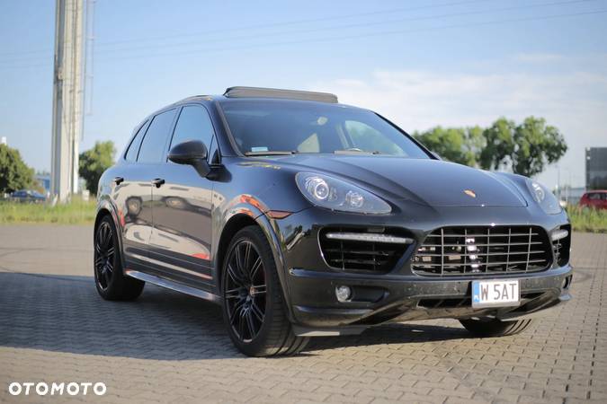 Porsche Cayenne - 1