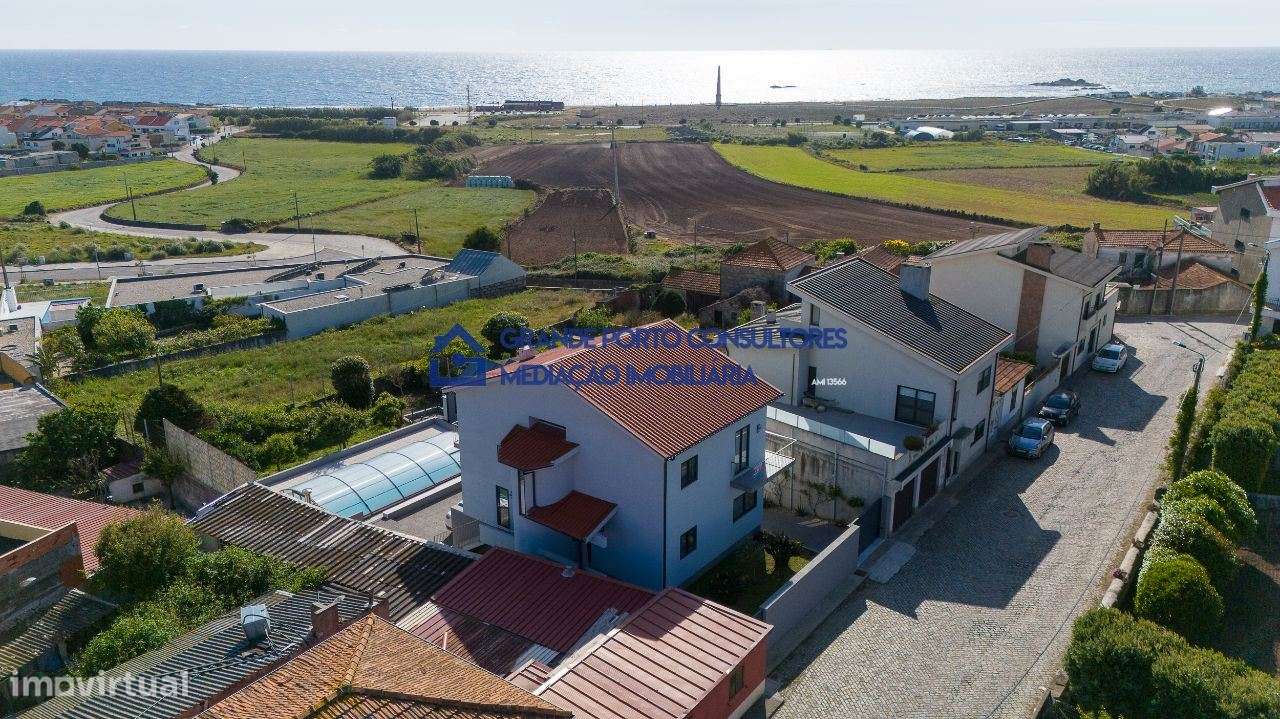 Moradia T4 com piscina junto à Praia da Memória / Matosinhos-3