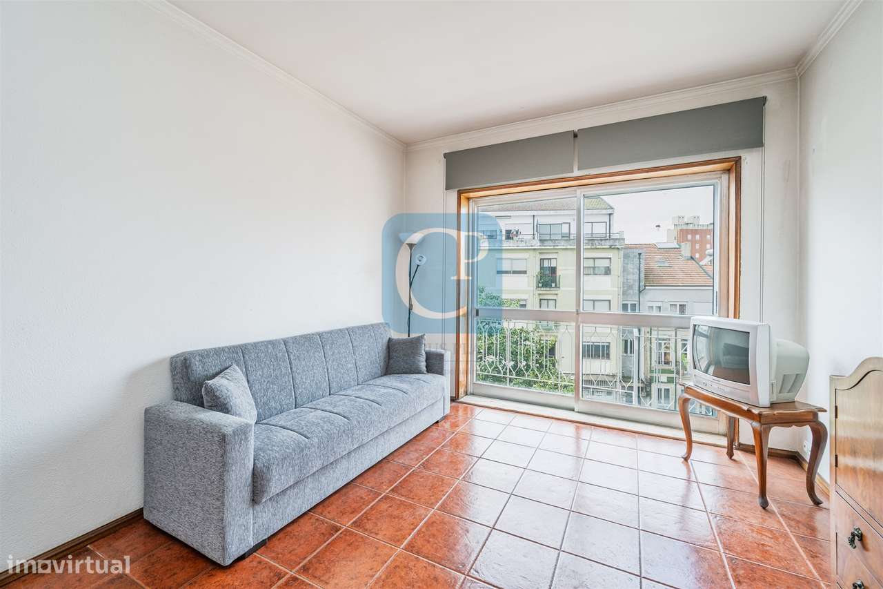 Apartamento T1 Com Varanda Em Paranhos Porto
