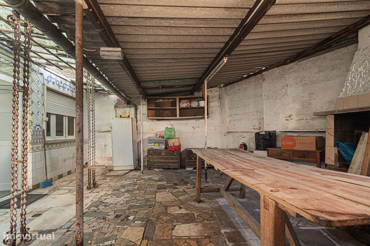 Apartamento T3 com Quintal na Amadora-26