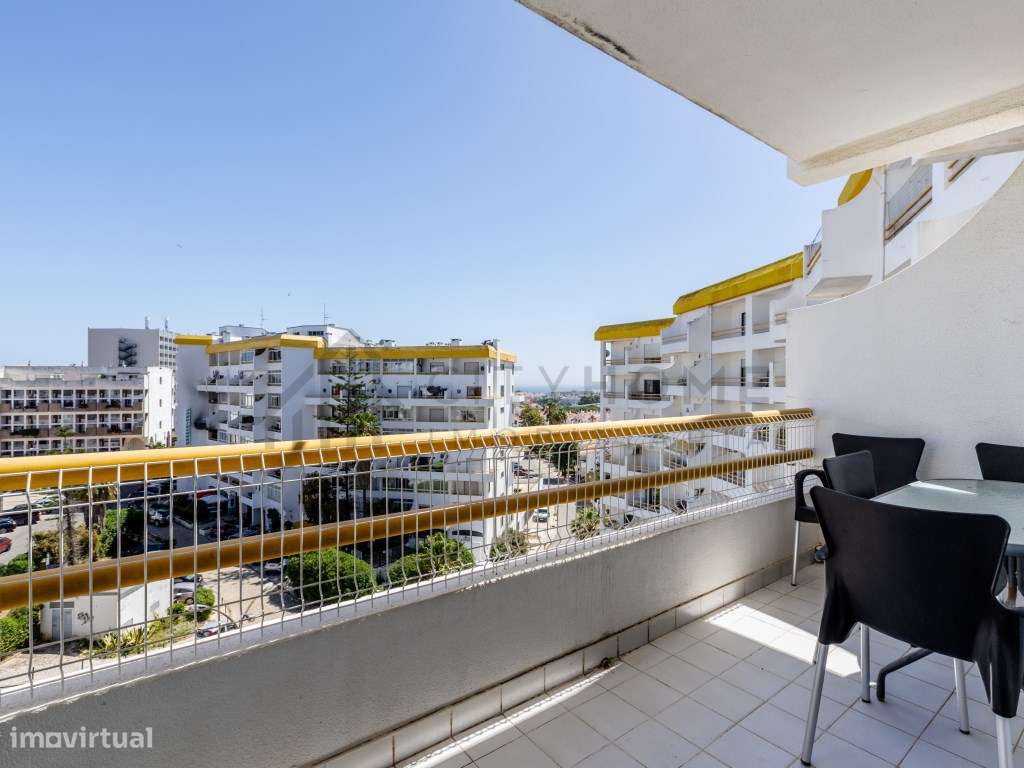 Apartamento T1 com Piscina e Varandas em Albufeira-13