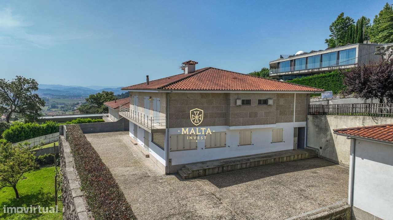 Moradia de Sonho na zona da Falperra!-10