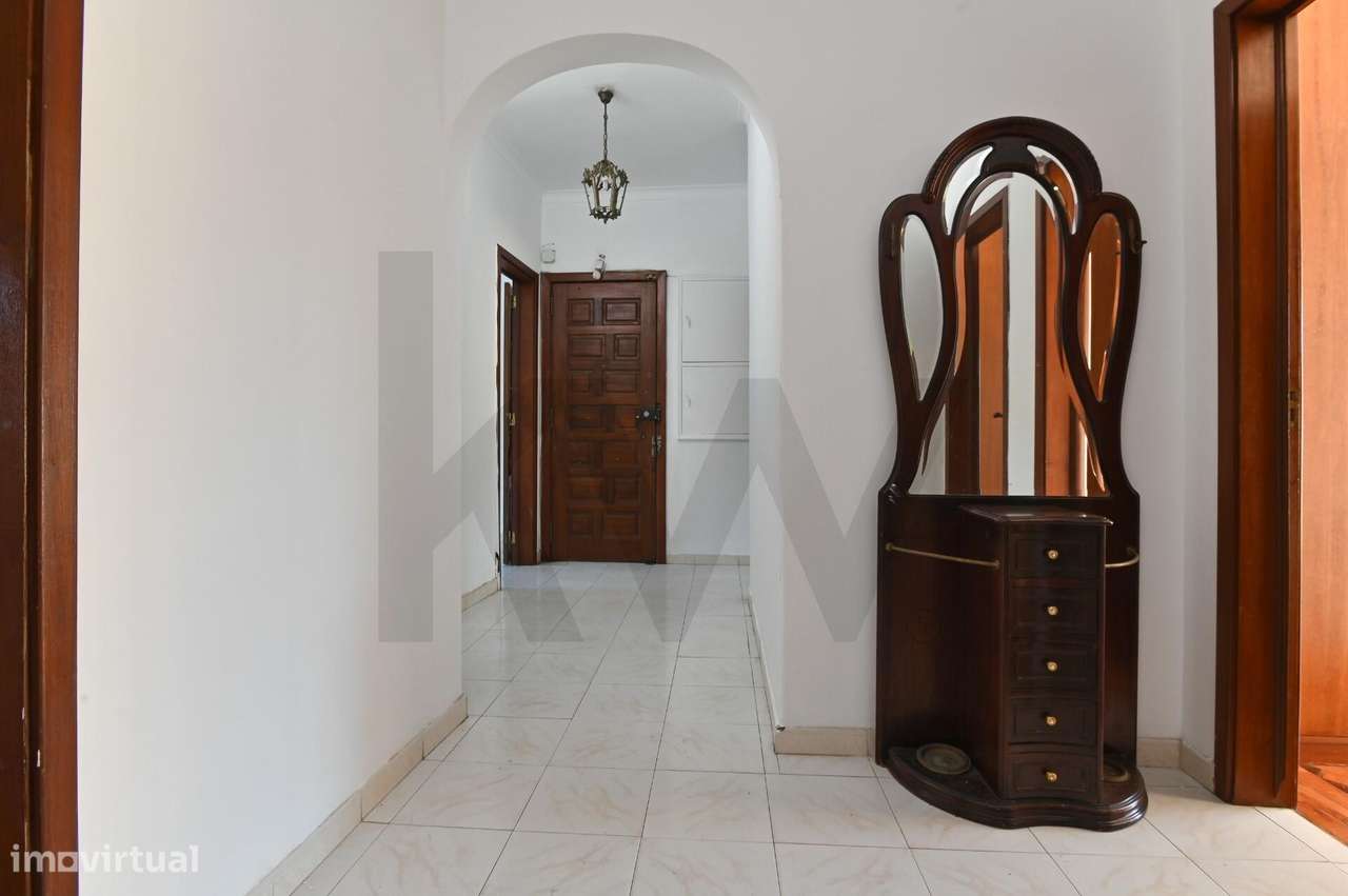 T3 com 2 Varandas no Centro de Carnaxide – Oportunidade a 325.000€ - Grande imagem: 4/20