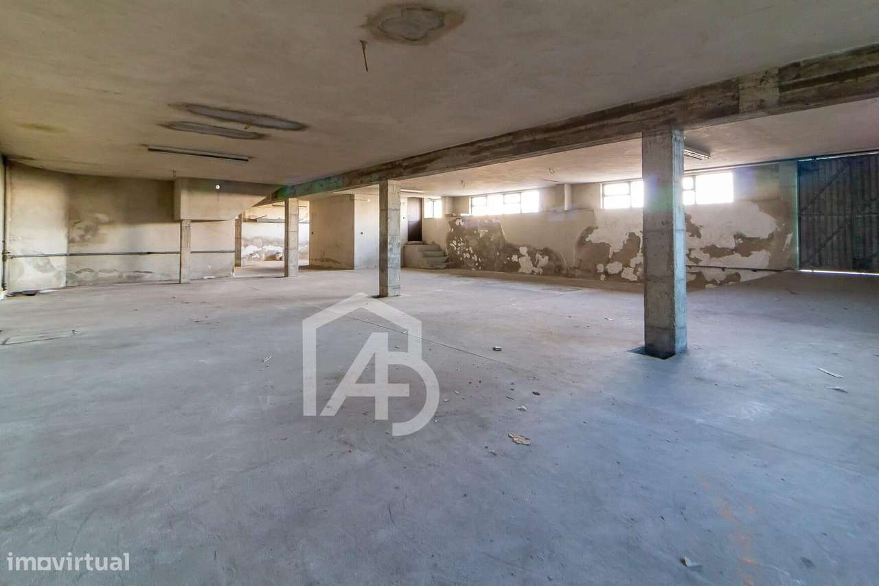 Prédio com potencial de reabilitação – Pernelhas, Leiria-48