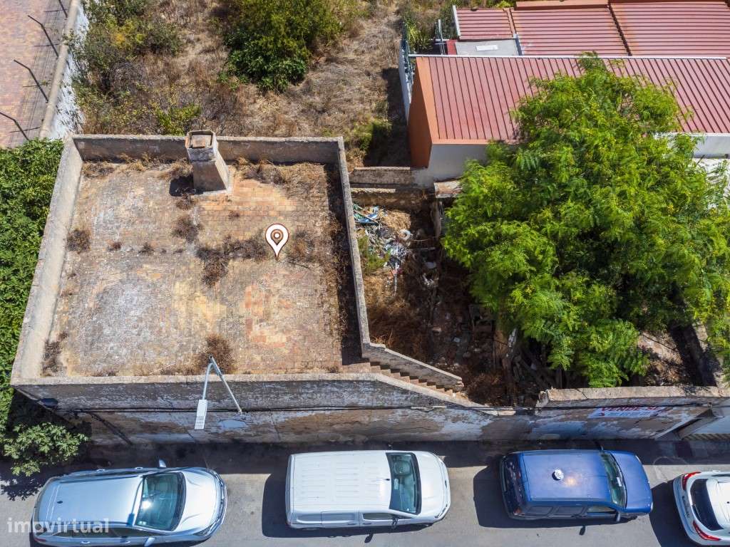 Terreno com Casa em ruínas no Centro de Olhão-45