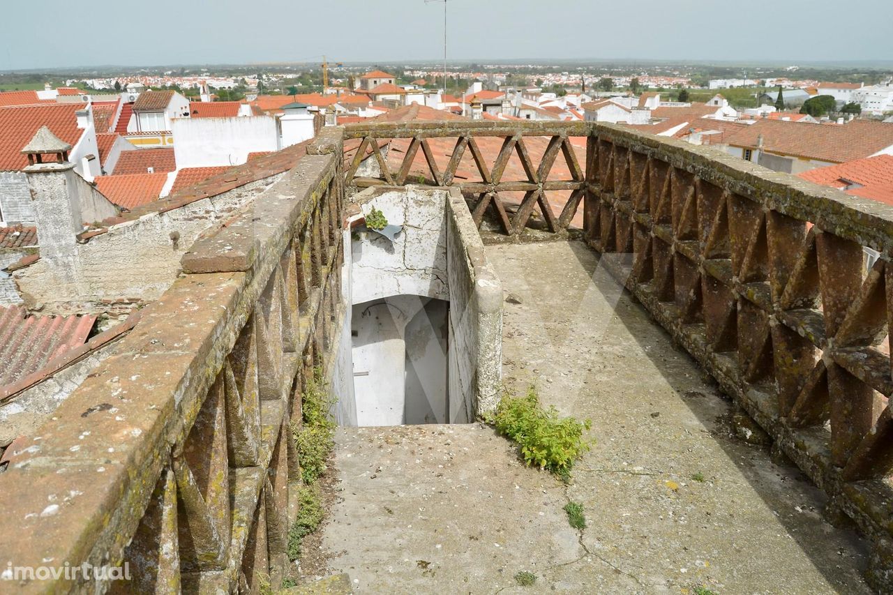 Para venda | Edifício singular do século XVII | com frescos nas parede