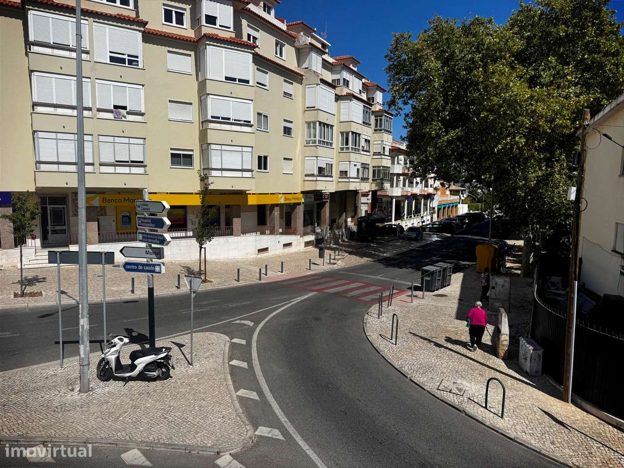 Apartamento T2 Centro Parede.-11