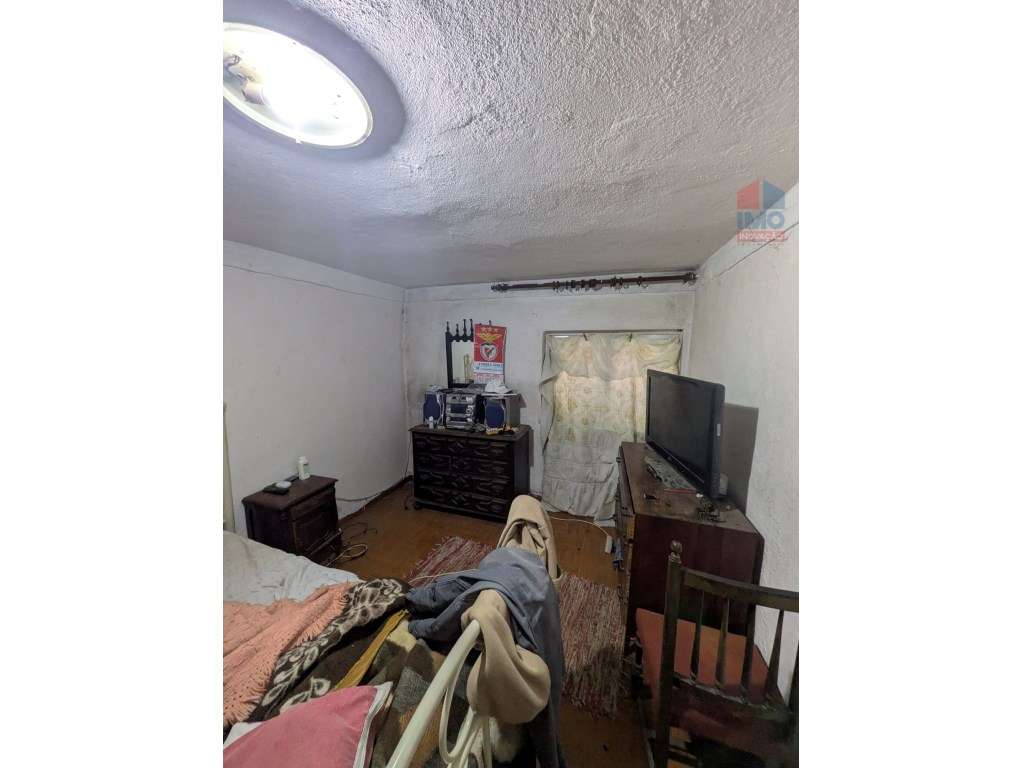 QUINTA COM MORADIA T3 PISCINA TERRENO E ANEXOS-10